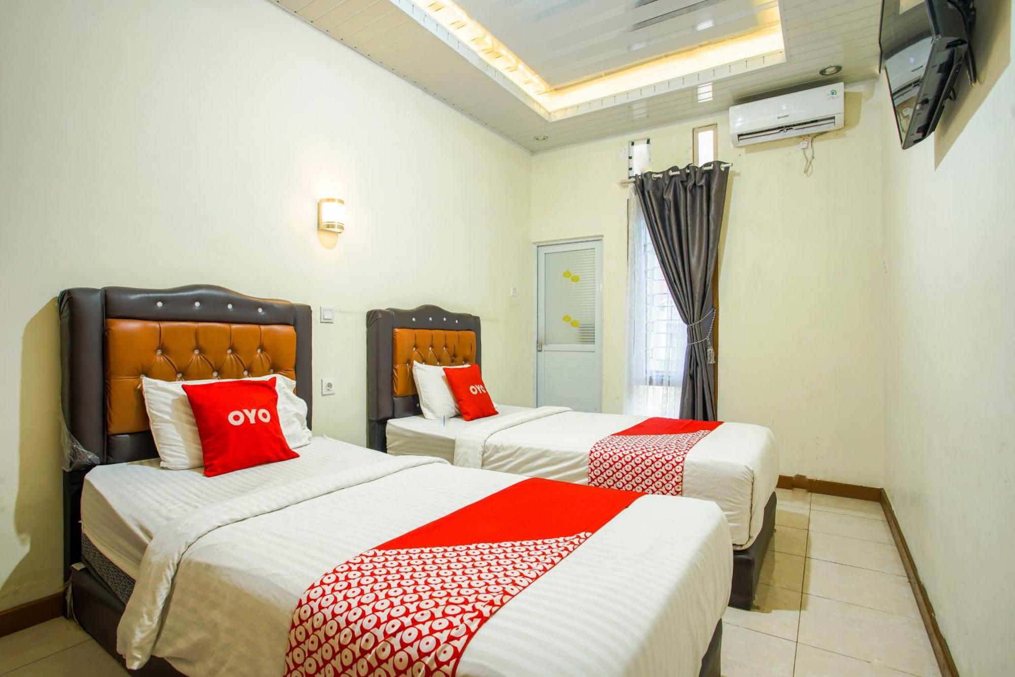 Capital O 90643 Suri Guest House Syariah Padang  Esterno foto
